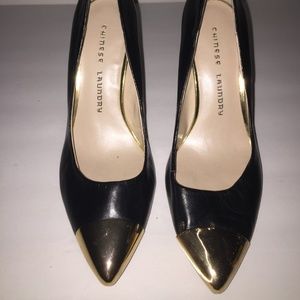 Chinese Laundry Black Pump w/gold tip 3 7/8" heel